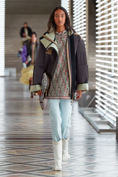 Look 3